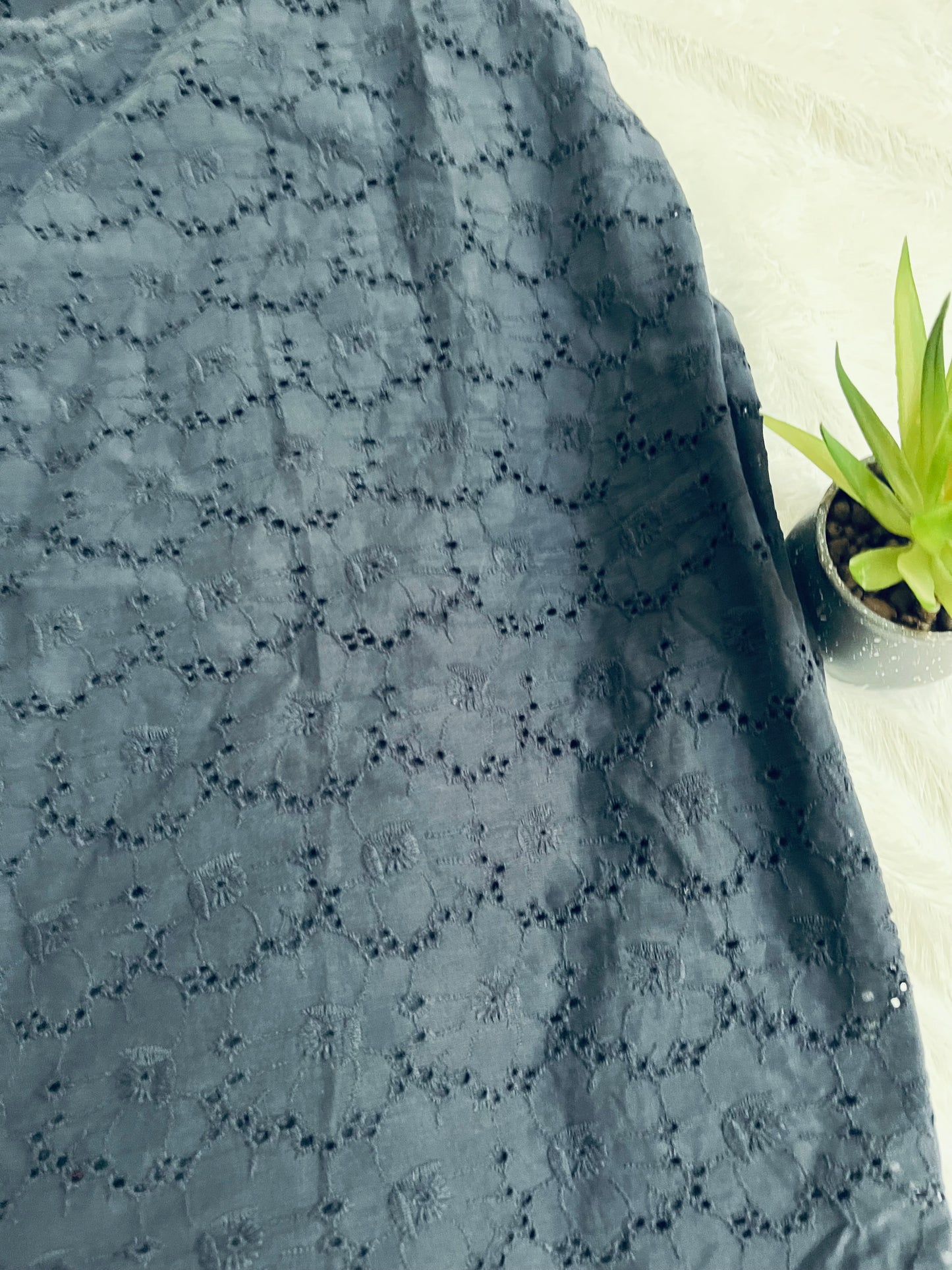 Dark navy blue shade with daisy flower design  hakoba