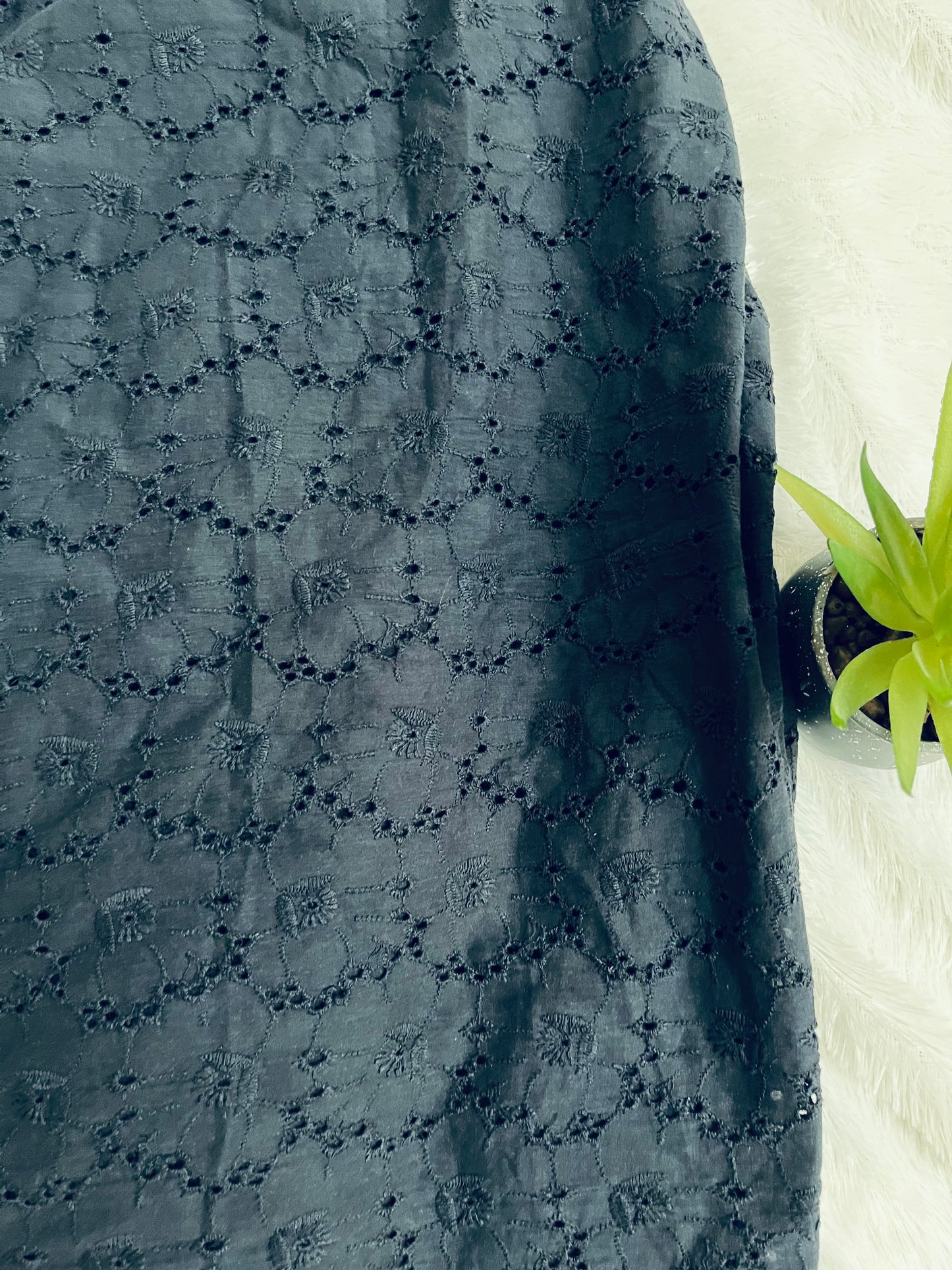 Dark navy blue shade with daisy flower design  hakoba